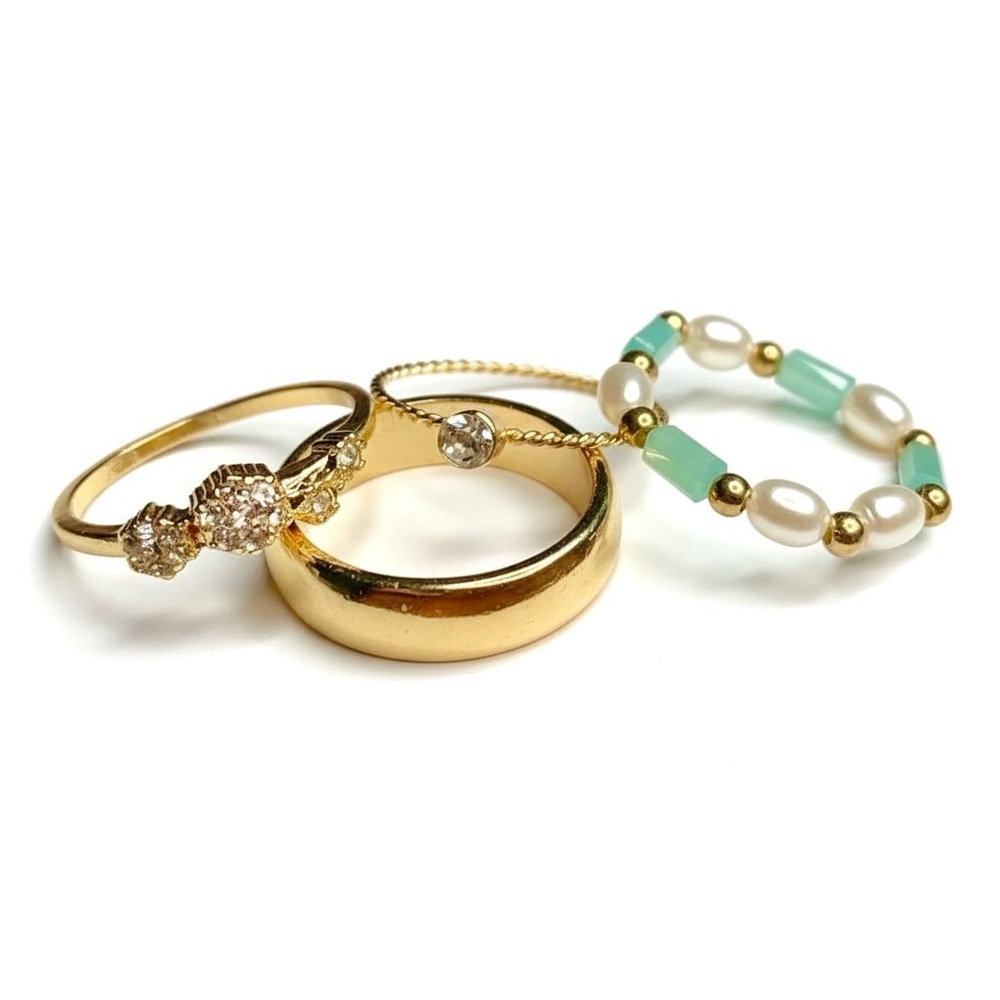 NWOT Dainty Gold Tone Ring Set - Picture 2 of 13